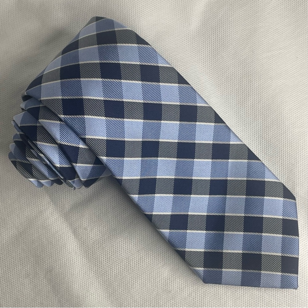 Roundtree & Yorke All Silk Designer Necktie Navy Blue Plaid Stripe Preppy Tie